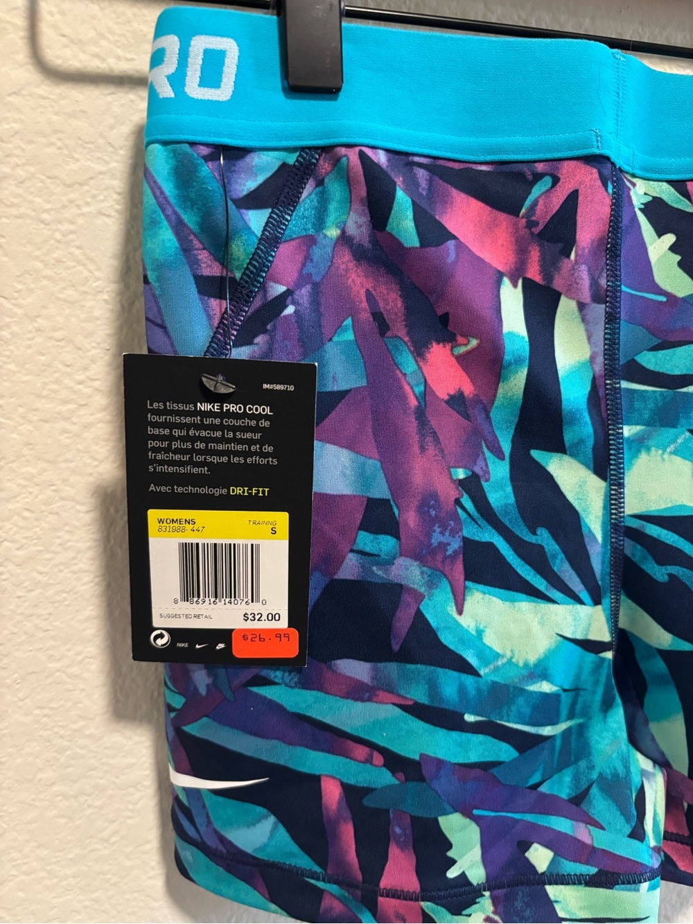 NWT Women’s Nike Pro Cool Multicolor Abstract Training Shorts - Picture 4 of 4